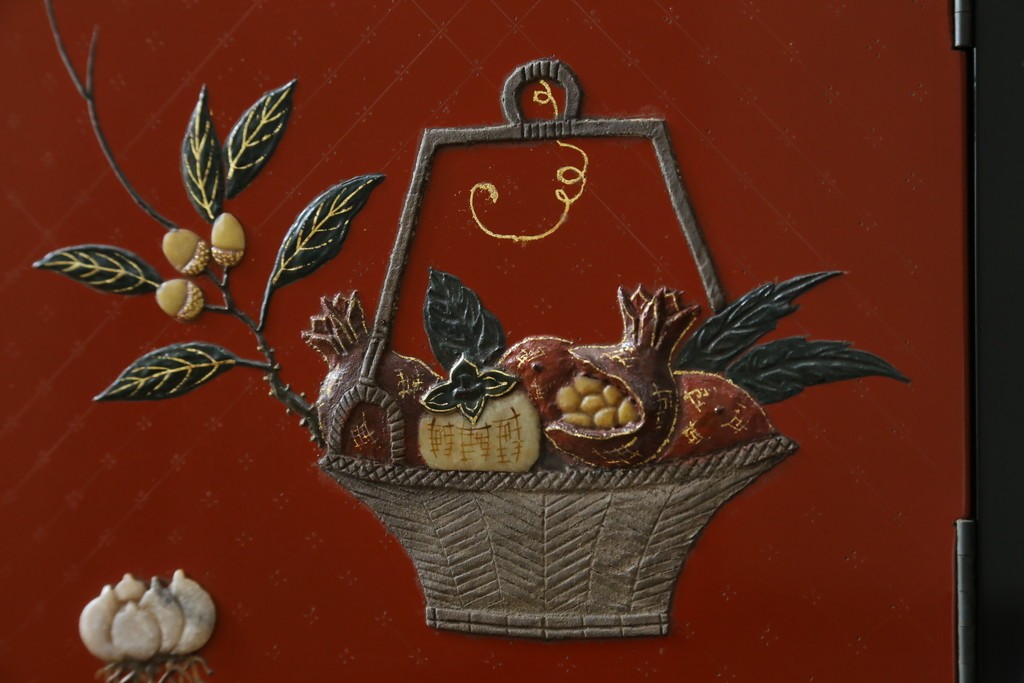 中古　美品　輪島塗　金彩・高蒔絵(梅・雀)　希少な朱塗りの飾り棚　定価約350万円　(R-087699)