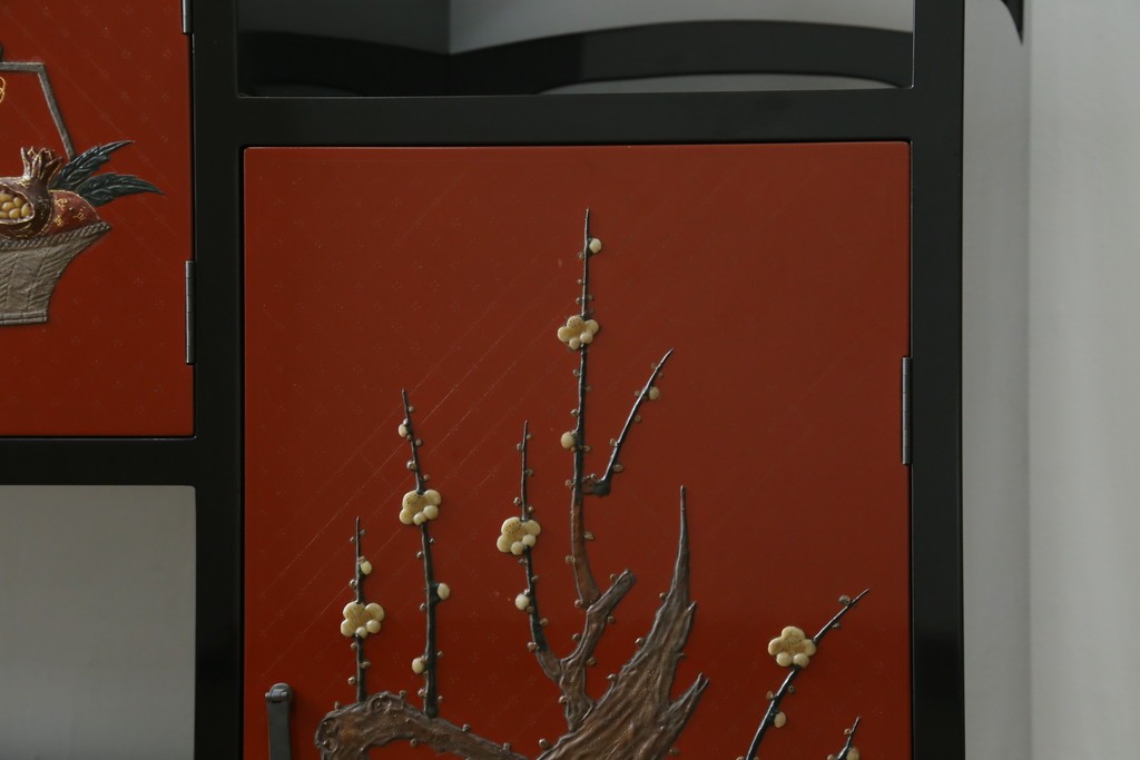 中古　美品　輪島塗　金彩・高蒔絵(梅・雀)　希少な朱塗りの飾り棚　定価約350万円　(R-087699)