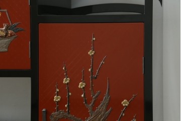 中古　美品　輪島塗　金彩・高蒔絵(梅・雀)　希少な朱塗りの飾り棚　定価約350万円　(R-087699)