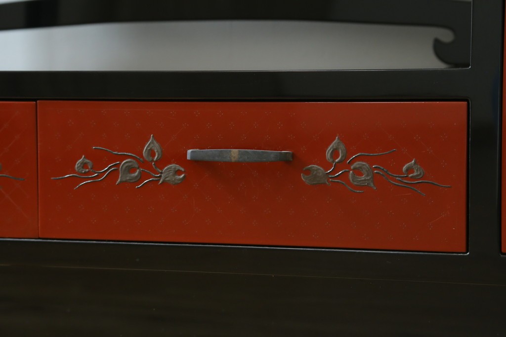 中古　美品　輪島塗　金彩・高蒔絵(梅・雀)　希少な朱塗りの飾り棚　定価約350万円　(R-087699)