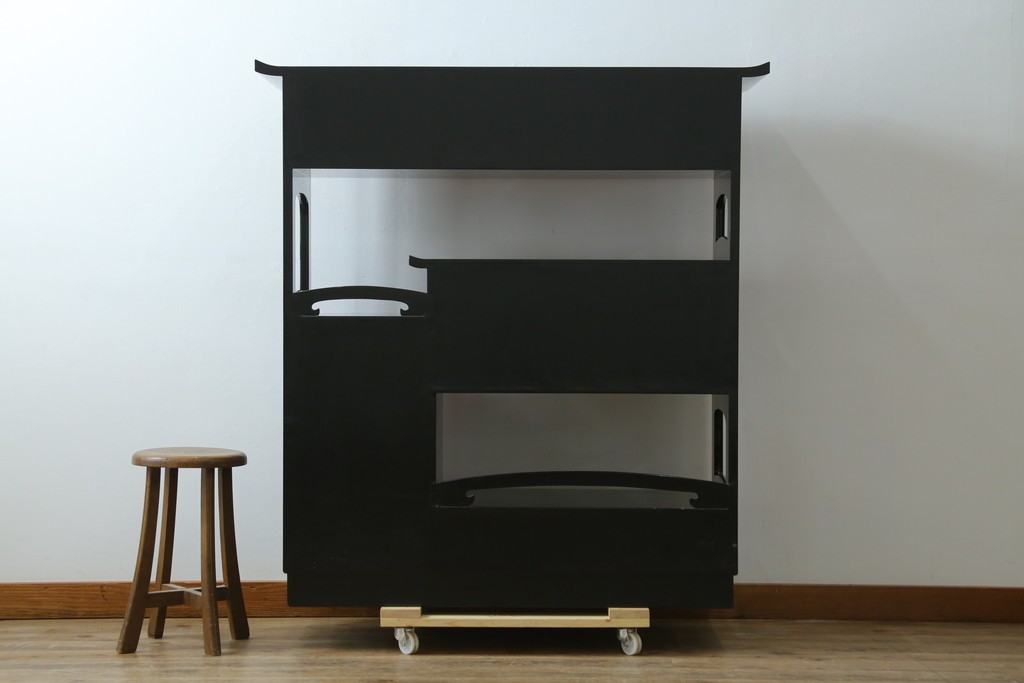 中古　美品　輪島塗　金彩・高蒔絵(梅・雀)　希少な朱塗りの飾り棚　定価約350万円　(R-087699)