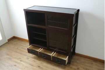 中古　美品　栗材　和モダン薫る格子デザインの水屋箪笥　(R-087700)