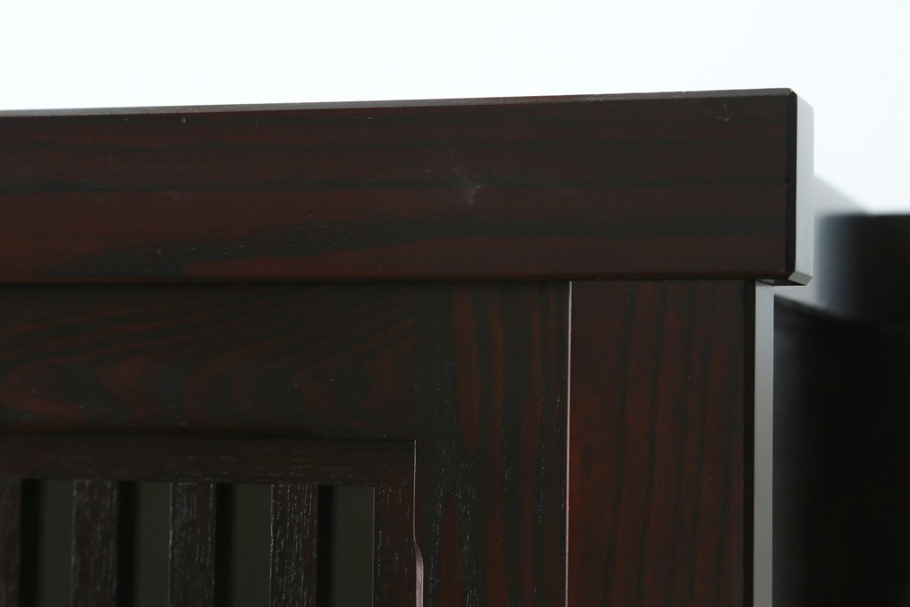 中古　美品　栗材　和モダン薫る格子デザインの水屋箪笥　(R-087700)