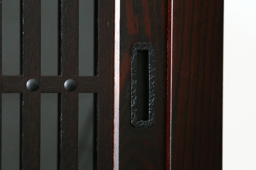 中古　美品　栗材　和モダン薫る格子デザインの水屋箪笥　(R-087700)