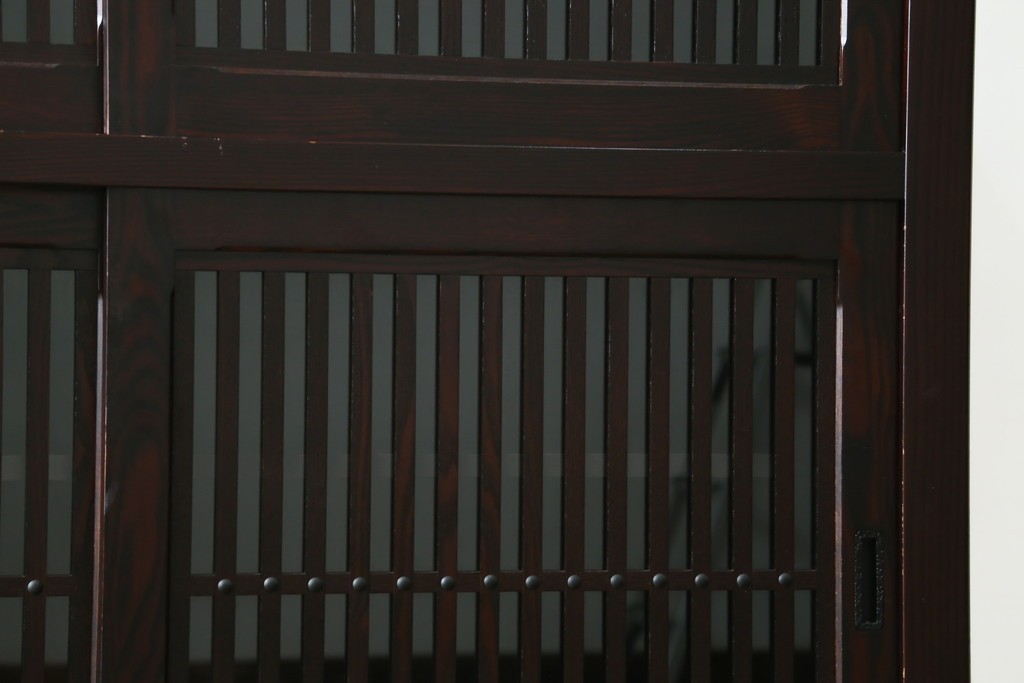 中古　美品　栗材　和モダン薫る格子デザインの水屋箪笥　(R-087700)