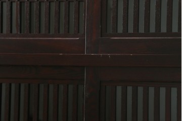 中古　美品　栗材　和モダン薫る格子デザインの水屋箪笥　(R-087700)