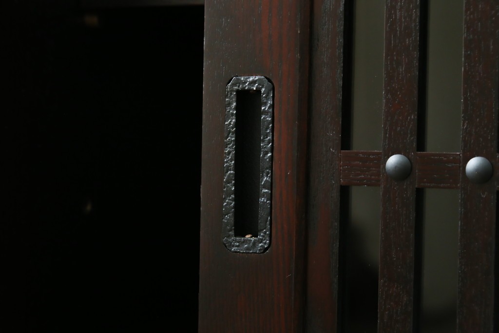 中古　美品　栗材　和モダン薫る格子デザインの水屋箪笥　(R-087700)