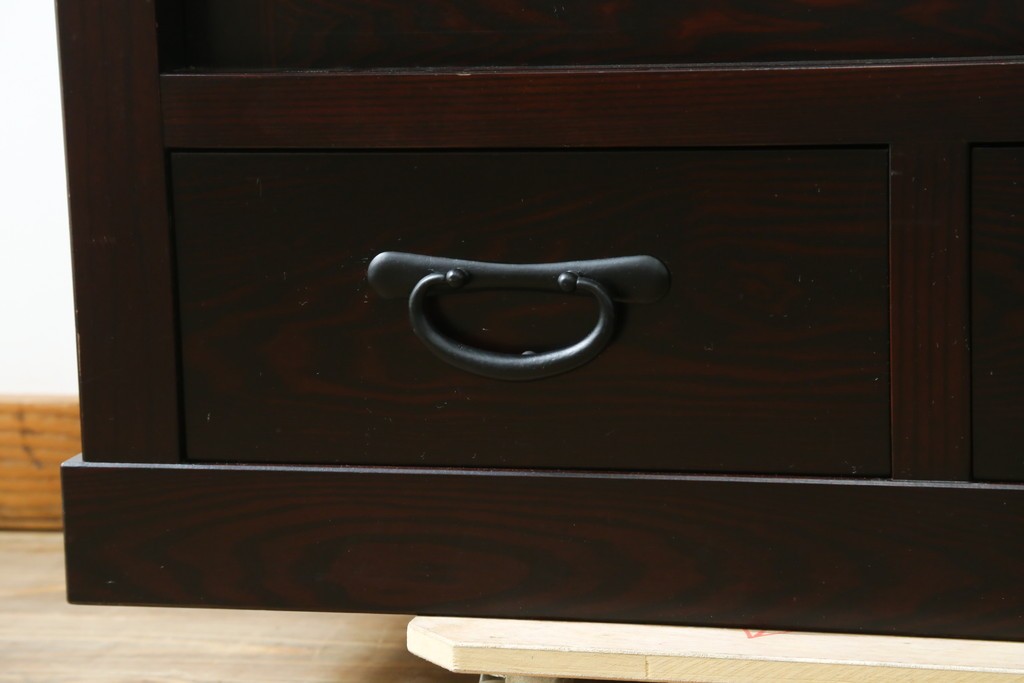 中古　美品　栗材　和モダン薫る格子デザインの水屋箪笥　(R-087700)