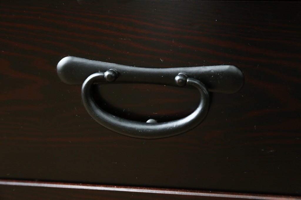 中古　美品　栗材　和モダン薫る格子デザインの水屋箪笥　(R-087700)