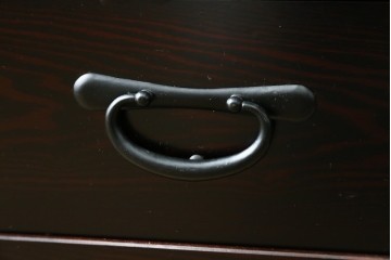 中古　美品　栗材　和モダン薫る格子デザインの水屋箪笥　(R-087700)