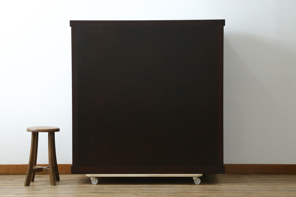 中古　美品　栗材　和モダン薫る格子デザインの水屋箪笥　(R-087700)