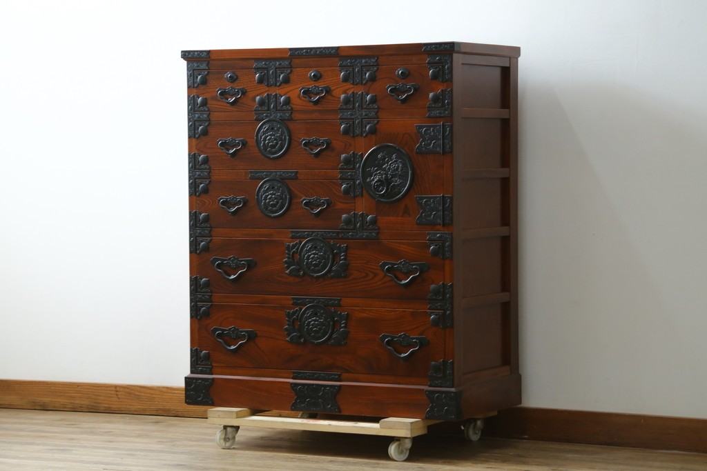 中古　美品　最高級の上手物!　仙台民芸箪笥(仙台箪笥)　本漆塗り　重厚な金具が際立つ衣装箪笥　定価約78万円　(R-087701)