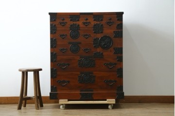 中古　美品　最高級の上手物!　仙台民芸箪笥(仙台箪笥)　本漆塗り　重厚な金具が際立つ衣装箪笥　定価約78万円　(R-087701)
