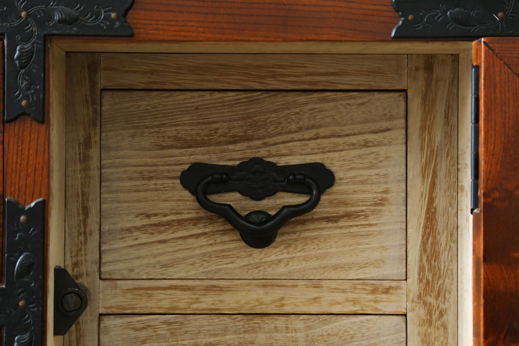 中古　美品　最高級の上手物!　仙台民芸箪笥(仙台箪笥)　本漆塗り　重厚な金具が際立つ衣装箪笥　定価約78万円　(R-087701)