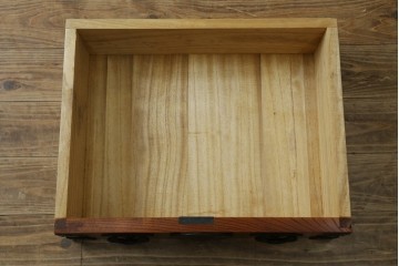 中古　美品　最高級の上手物!　仙台民芸箪笥(仙台箪笥)　本漆塗り　重厚な金具が際立つ衣装箪笥　定価約78万円　(R-087701)