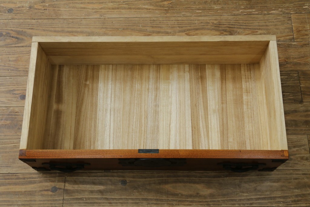 中古　美品　最高級の上手物!　仙台民芸箪笥(仙台箪笥)　本漆塗り　重厚な金具が際立つ衣装箪笥　定価約78万円　(R-087701)