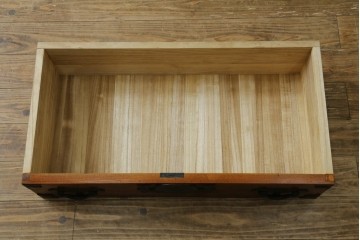 中古　美品　最高級の上手物!　仙台民芸箪笥(仙台箪笥)　本漆塗り　重厚な金具が際立つ衣装箪笥　定価約78万円　(R-087701)