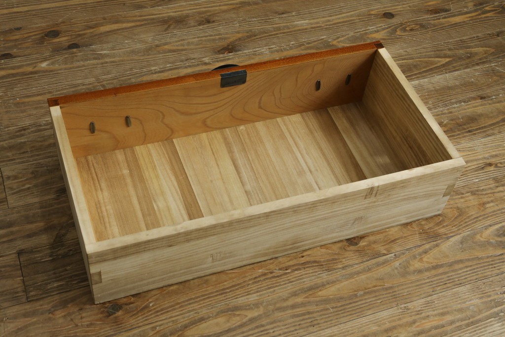 中古　美品　最高級の上手物!　仙台民芸箪笥(仙台箪笥)　本漆塗り　重厚な金具が際立つ衣装箪笥　定価約78万円　(R-087701)