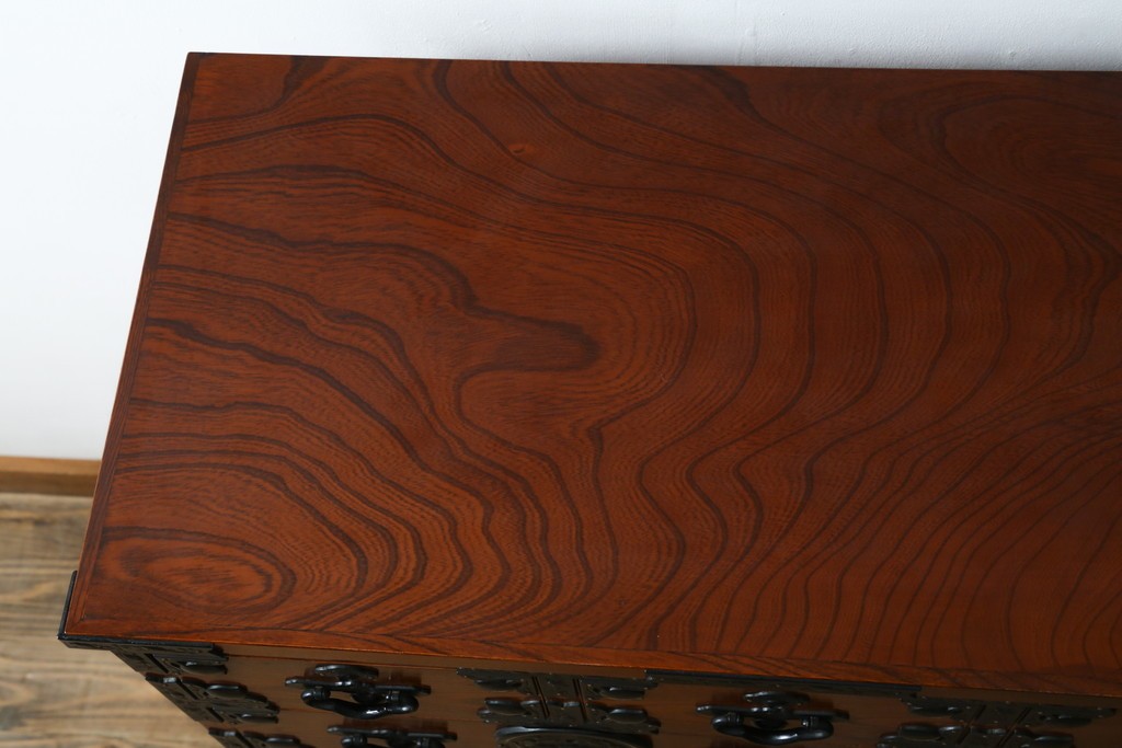 中古　美品　最高級の上手物!　仙台民芸箪笥(仙台箪笥)　本漆塗り　重厚な金具が際立つ衣装箪笥　定価約78万円　(R-087701)