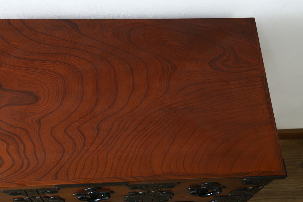 中古　美品　最高級の上手物!　仙台民芸箪笥(仙台箪笥)　本漆塗り　重厚な金具が際立つ衣装箪笥　定価約78万円　(R-087701)