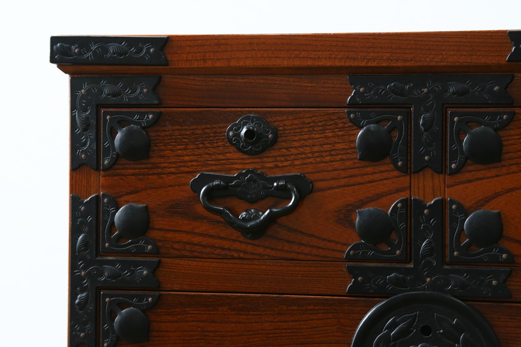 中古　美品　最高級の上手物!　仙台民芸箪笥(仙台箪笥)　本漆塗り　重厚な金具が際立つ衣装箪笥　定価約78万円　(R-087701)