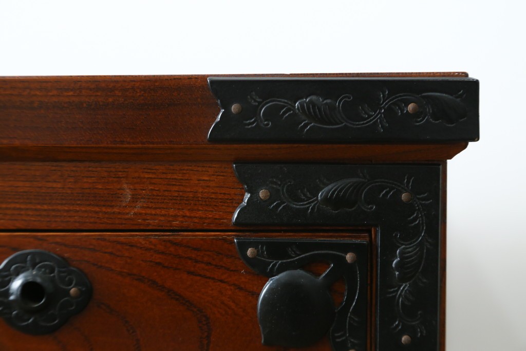 中古　美品　最高級の上手物!　仙台民芸箪笥(仙台箪笥)　本漆塗り　重厚な金具が際立つ衣装箪笥　定価約78万円　(R-087701)