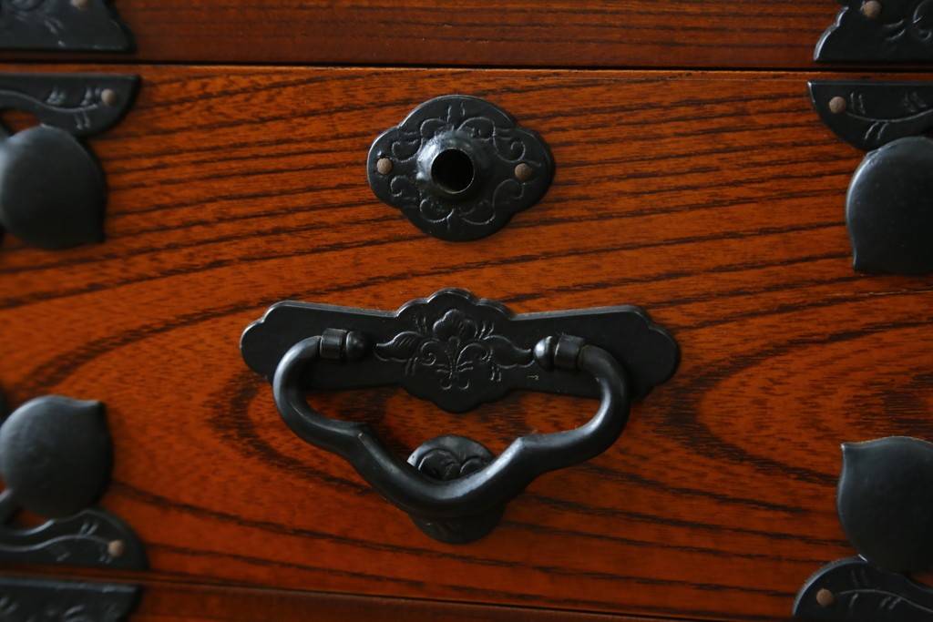 中古　美品　最高級の上手物!　仙台民芸箪笥(仙台箪笥)　本漆塗り　重厚な金具が際立つ衣装箪笥　定価約78万円　(R-087701)