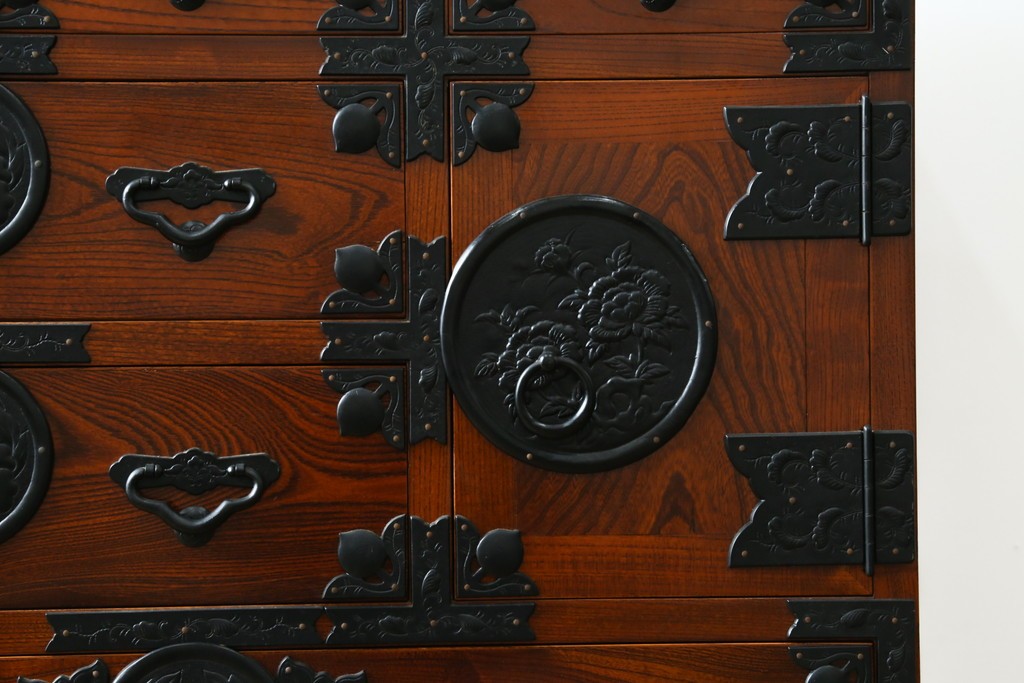 中古　美品　最高級の上手物!　仙台民芸箪笥(仙台箪笥)　本漆塗り　重厚な金具が際立つ衣装箪笥　定価約78万円　(R-087701)