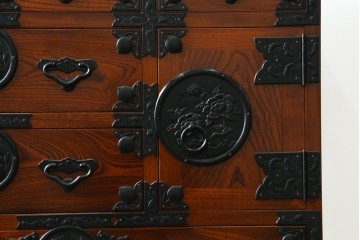 中古　美品　最高級の上手物!　仙台民芸箪笥(仙台箪笥)　本漆塗り　重厚な金具が際立つ衣装箪笥　定価約78万円　(R-087701)