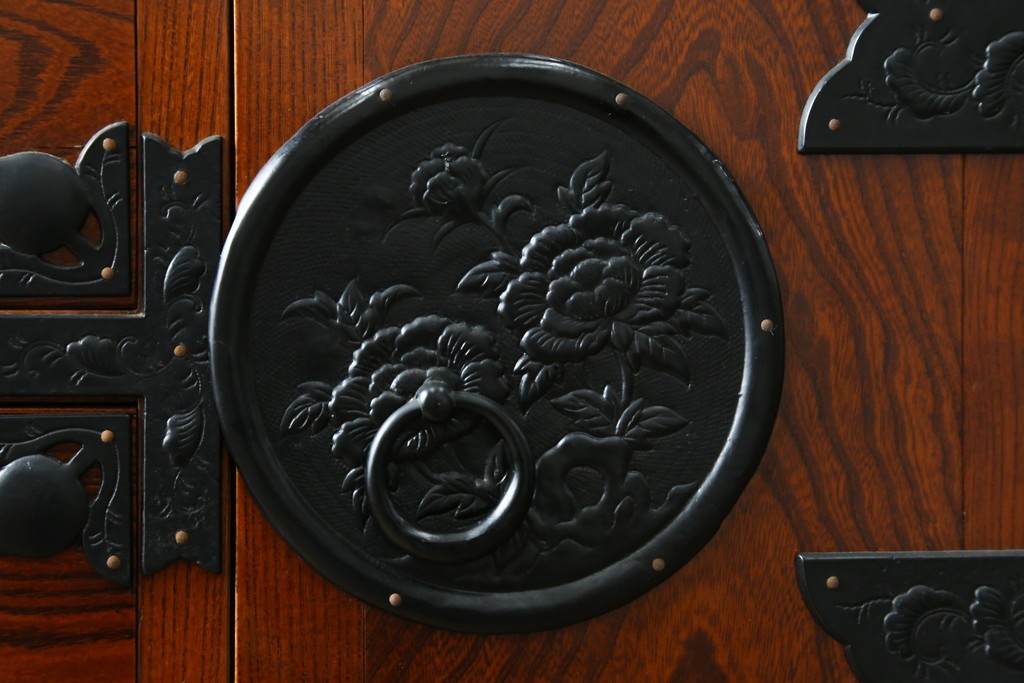 中古　美品　最高級の上手物!　仙台民芸箪笥(仙台箪笥)　本漆塗り　重厚な金具が際立つ衣装箪笥　定価約78万円　(R-087701)