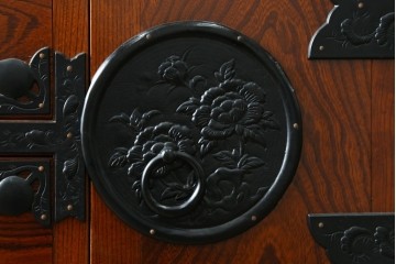 中古　美品　最高級の上手物!　仙台民芸箪笥(仙台箪笥)　本漆塗り　重厚な金具が際立つ衣装箪笥　定価約78万円　(R-087701)