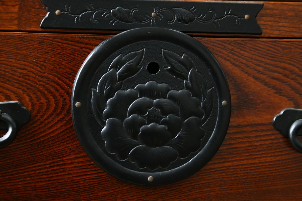 中古　美品　最高級の上手物!　仙台民芸箪笥(仙台箪笥)　本漆塗り　重厚な金具が際立つ衣装箪笥　定価約78万円　(R-087701)