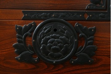 中古　美品　最高級の上手物!　仙台民芸箪笥(仙台箪笥)　本漆塗り　重厚な金具が際立つ衣装箪笥　定価約78万円　(R-087701)