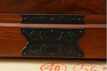 中古　美品　最高級の上手物!　仙台民芸箪笥(仙台箪笥)　本漆塗り　重厚な金具が際立つ衣装箪笥　定価約78万円　(R-087701)