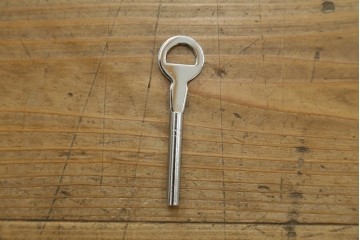 中古　美品　最高級の上手物!　仙台民芸箪笥(仙台箪笥)　本漆塗り　重厚な金具が際立つ衣装箪笥　定価約78万円　(R-087701)