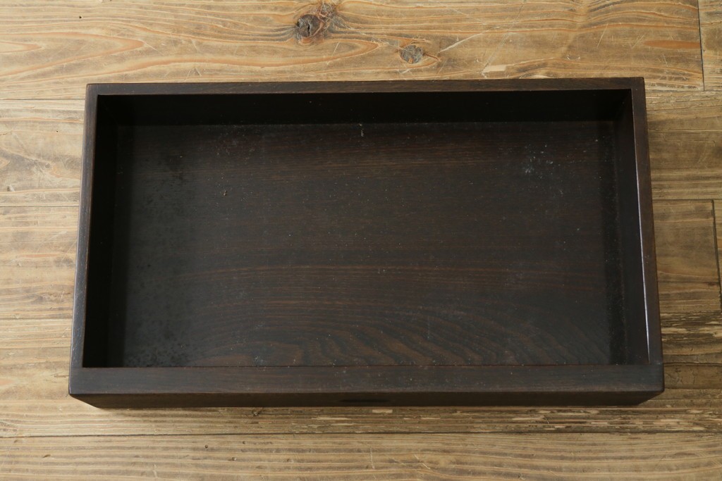 中古　国産職人手作り　アンティーク調　すっきりとした佇まいで作りの良い引き出し付きシェルフ　(R-087702)