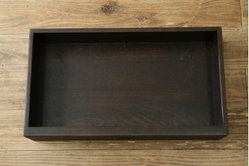 中古　国産職人手作り　アンティーク調　すっきりとした佇まいで作りの良い引き出し付きシェルフ　(R-087702)