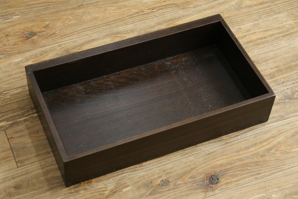 中古　国産職人手作り　アンティーク調　すっきりとした佇まいで作りの良い引き出し付きシェルフ　(R-087702)