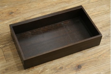 中古　国産職人手作り　アンティーク調　すっきりとした佇まいで作りの良い引き出し付きシェルフ　(R-087702)