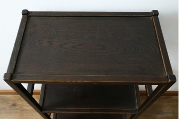 中古　国産職人手作り　アンティーク調　すっきりとした佇まいで作りの良い引き出し付きシェルフ　(R-087702)
