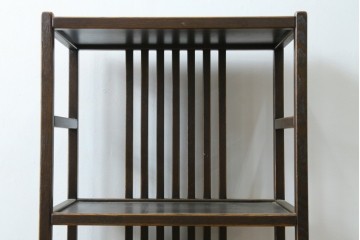 中古　国産職人手作り　アンティーク調　すっきりとした佇まいで作りの良い引き出し付きシェルフ　(R-087702)