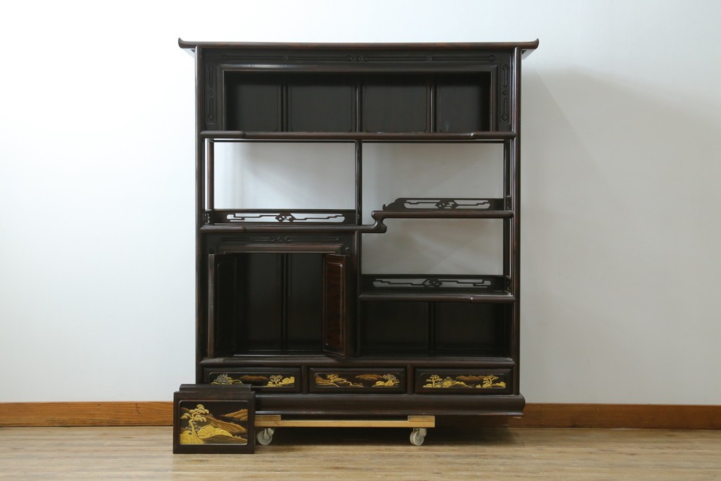 中古　美品　最高級　国産職人手作り　林光琳作　黒檀(コクタン)材　漆塗り　蒔絵入りの格調高い飾り棚　定価約240万円　(R-087703)