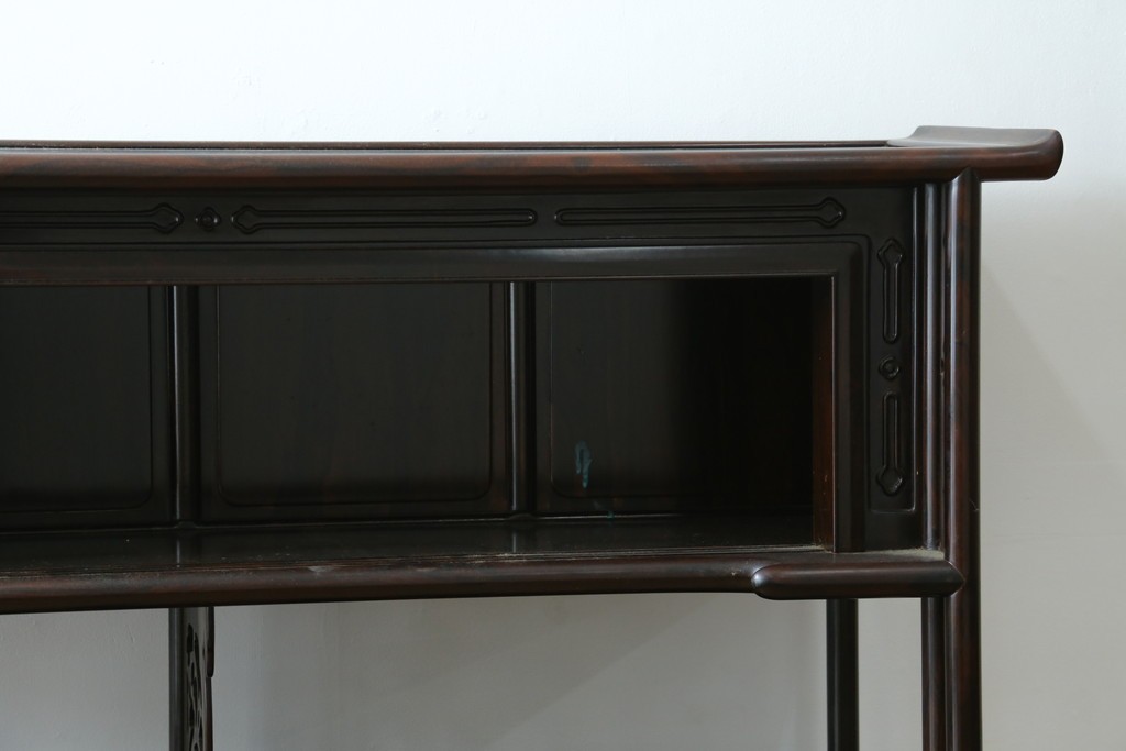 中古　美品　最高級　国産職人手作り　林光琳作　黒檀(コクタン)材　漆塗り　蒔絵入りの格調高い飾り棚　定価約240万円　(R-087703)