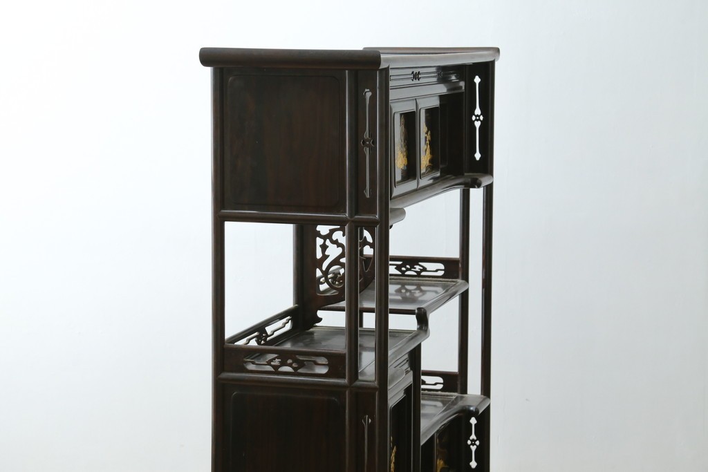 中古　美品　最高級　国産職人手作り　林光琳作　黒檀(コクタン)材　漆塗り　蒔絵入りの格調高い飾り棚　定価約240万円　(R-087703)