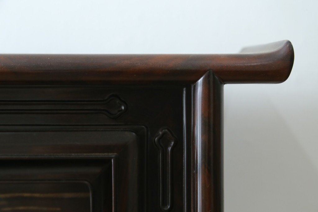 中古　美品　最高級　国産職人手作り　林光琳作　黒檀(コクタン)材　漆塗り　蒔絵入りの格調高い飾り棚　定価約240万円　(R-087703)