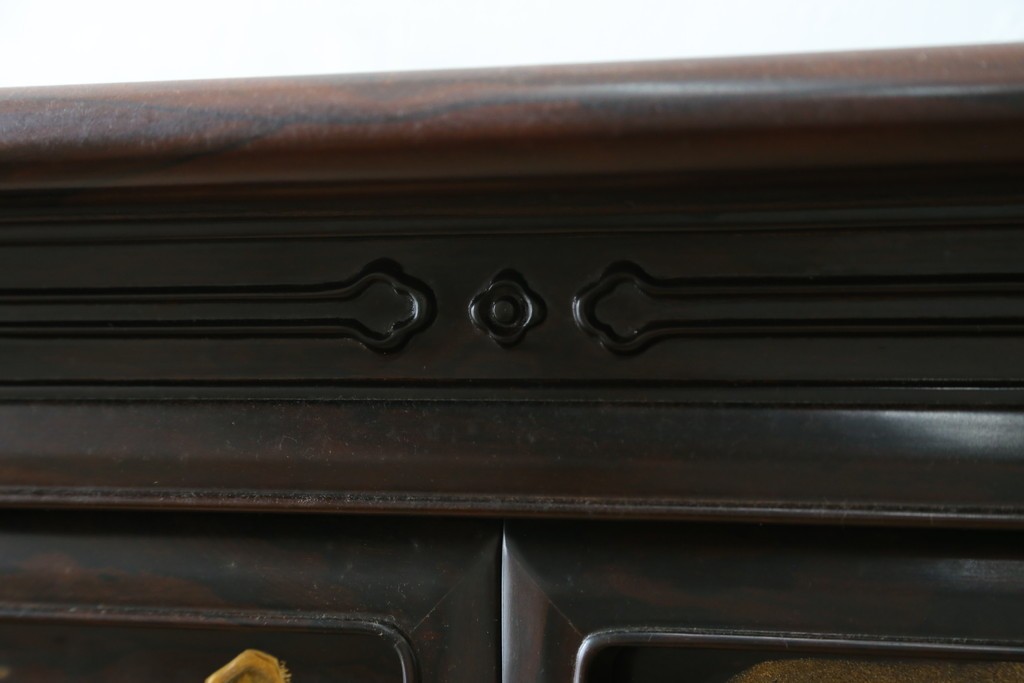 中古　美品　最高級　国産職人手作り　林光琳作　黒檀(コクタン)材　漆塗り　蒔絵入りの格調高い飾り棚　定価約240万円　(R-087703)