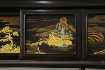 中古　美品　最高級　国産職人手作り　林光琳作　黒檀(コクタン)材　漆塗り　蒔絵入りの格調高い飾り棚　定価約240万円　(R-087703)