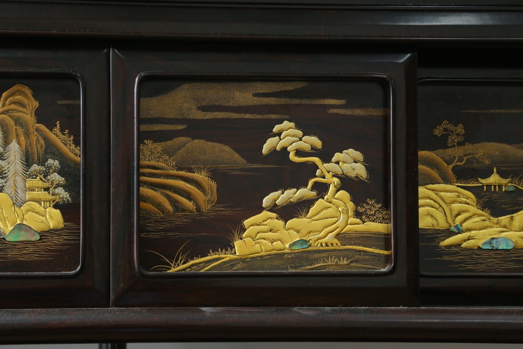 中古　美品　最高級　国産職人手作り　林光琳作　黒檀(コクタン)材　漆塗り　蒔絵入りの格調高い飾り棚　定価約240万円　(R-087703)
