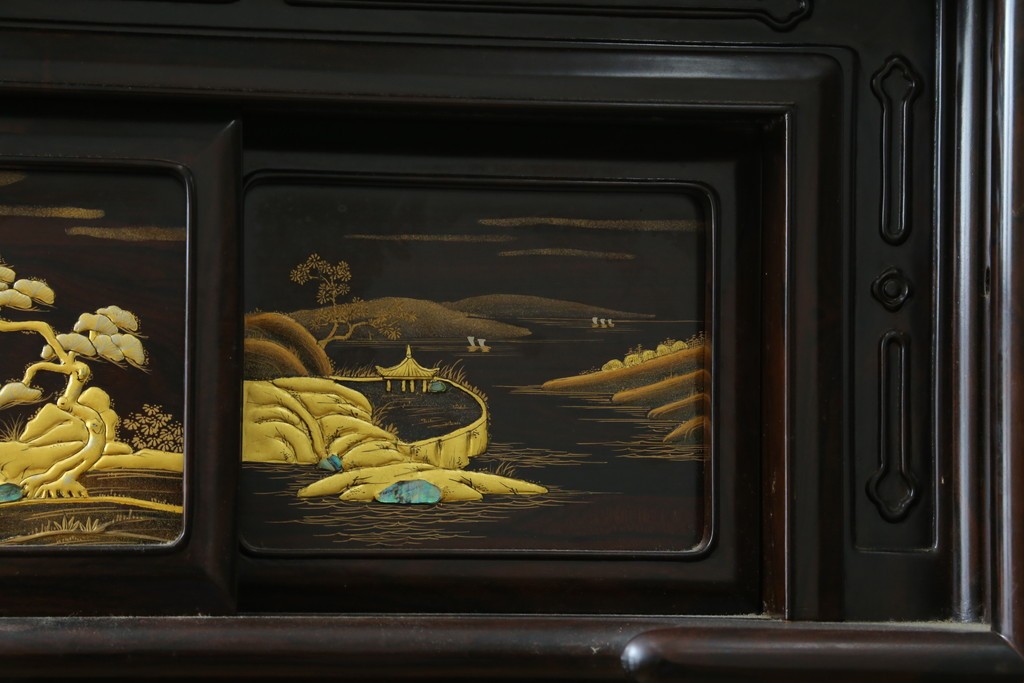 中古　美品　最高級　国産職人手作り　林光琳作　黒檀(コクタン)材　漆塗り　蒔絵入りの格調高い飾り棚　定価約240万円　(R-087703)