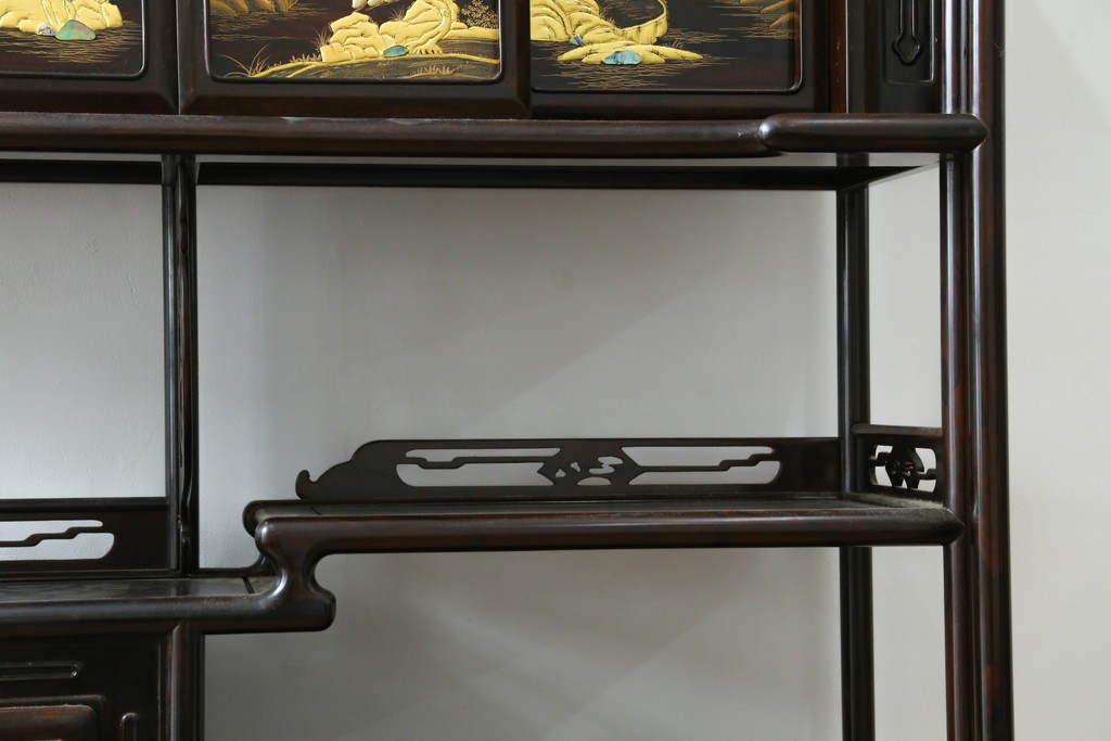 中古　美品　最高級　国産職人手作り　林光琳作　黒檀(コクタン)材　漆塗り　蒔絵入りの格調高い飾り棚　定価約240万円　(R-087703)